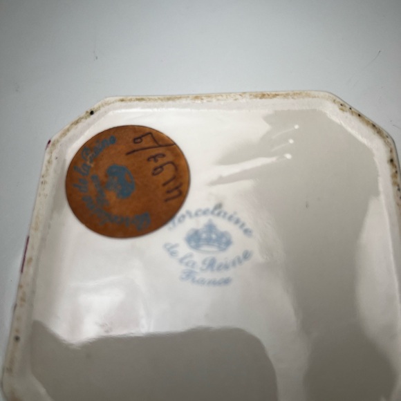 French Trinket Porcelain Box 3”x3.5”x3.5” - Picture 7 of 10